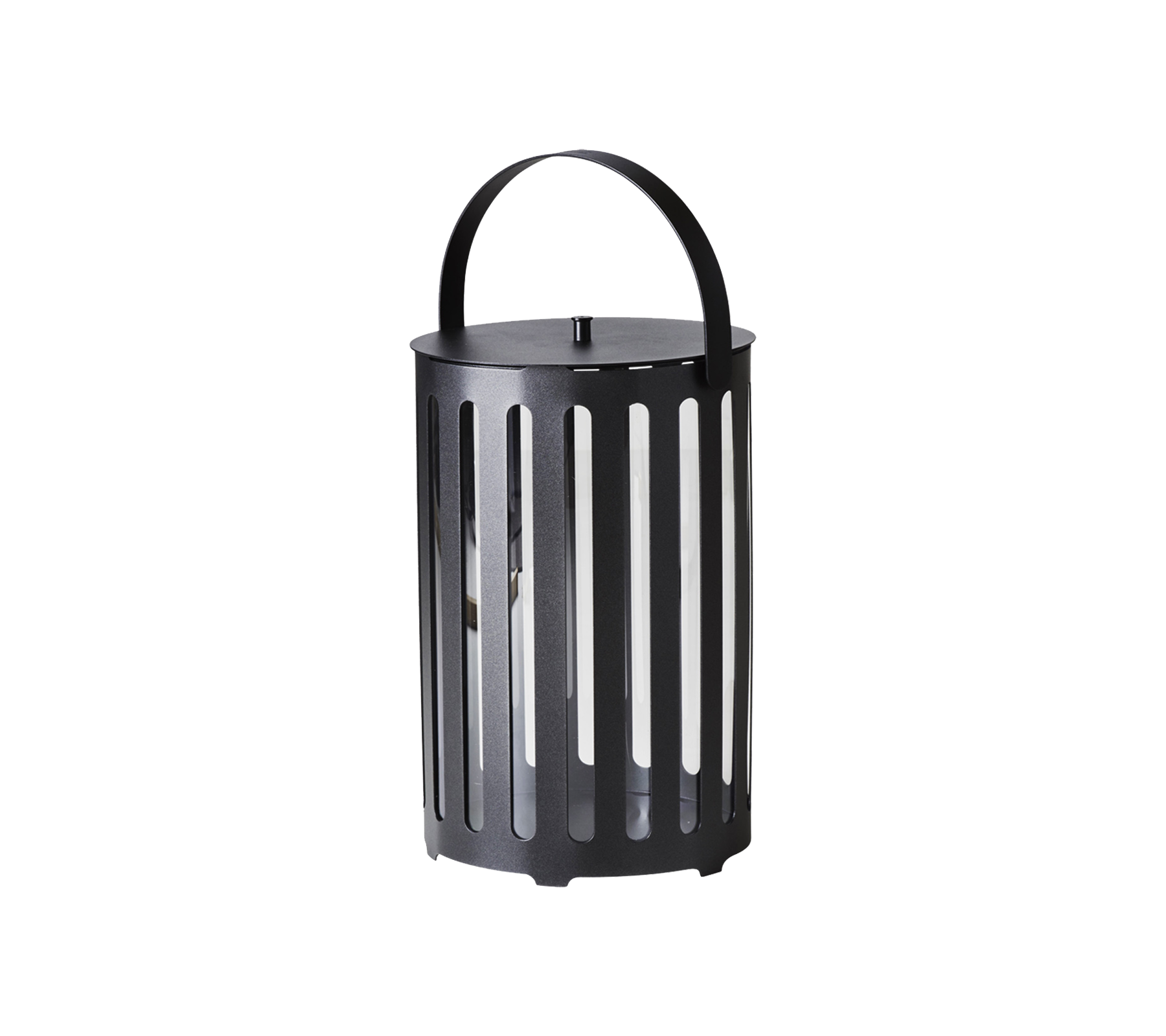 Schwarze Metalllaterne mit vertikalen Lamellen und einem Griff, entworfen für dekorative Beleuchtung.