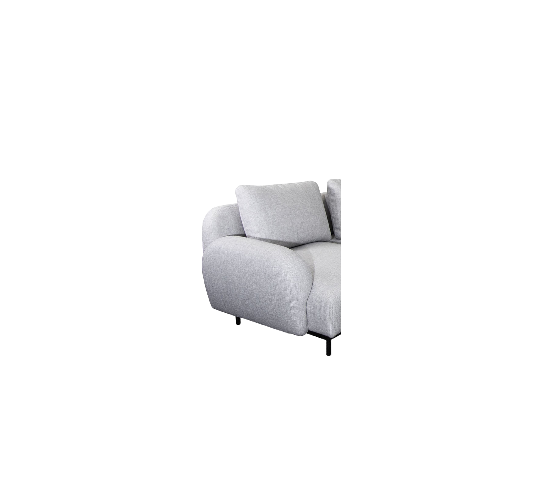 Hellgraue Ecksofa mit plüschigen Kissen und geschwungenen Armlehnen, entworfen für Komfort und Stil.