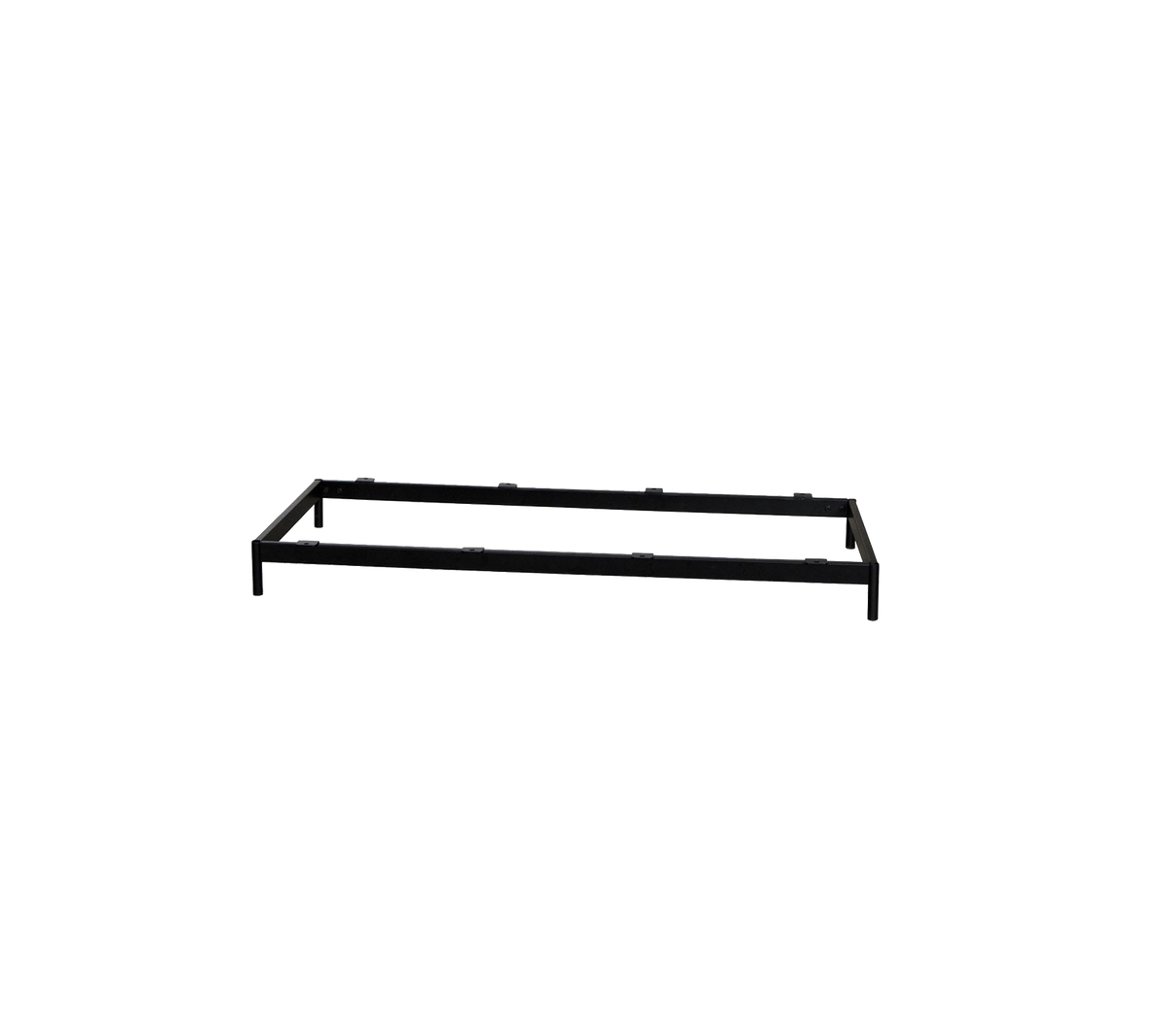 Metallbettgestell in schlichter rechteckiger Form, mit einer eleganten schwarzen Oberfläche für vielseitige Dekorationskompatibilität.