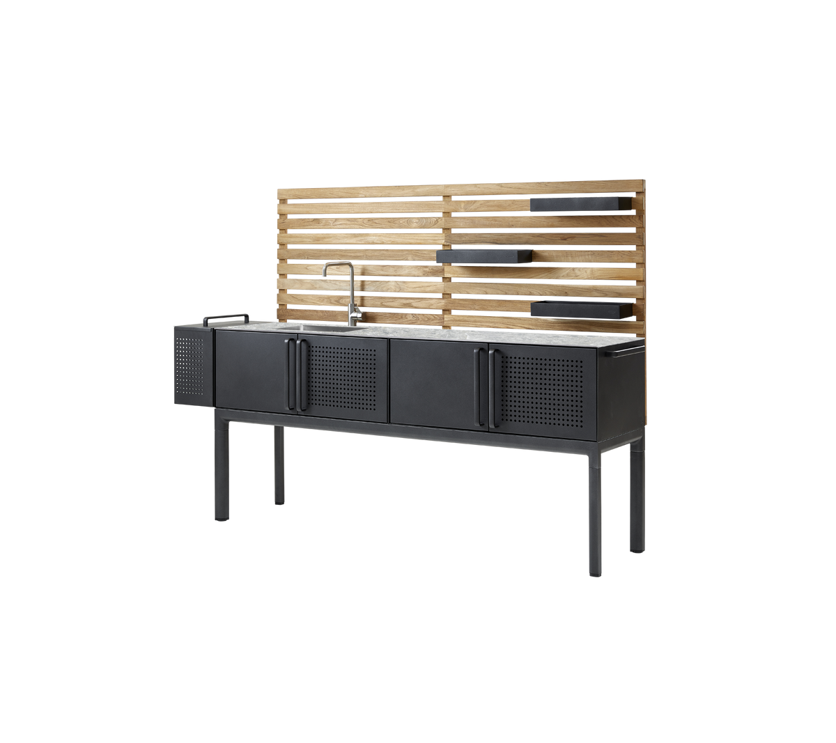 Eine moderne Kücheneinheit mit einem schlanken Metallgestell, mehreren Stauraumschränken und einem Holzrücken mit Regalen. Ideal für organisierte Räume.
