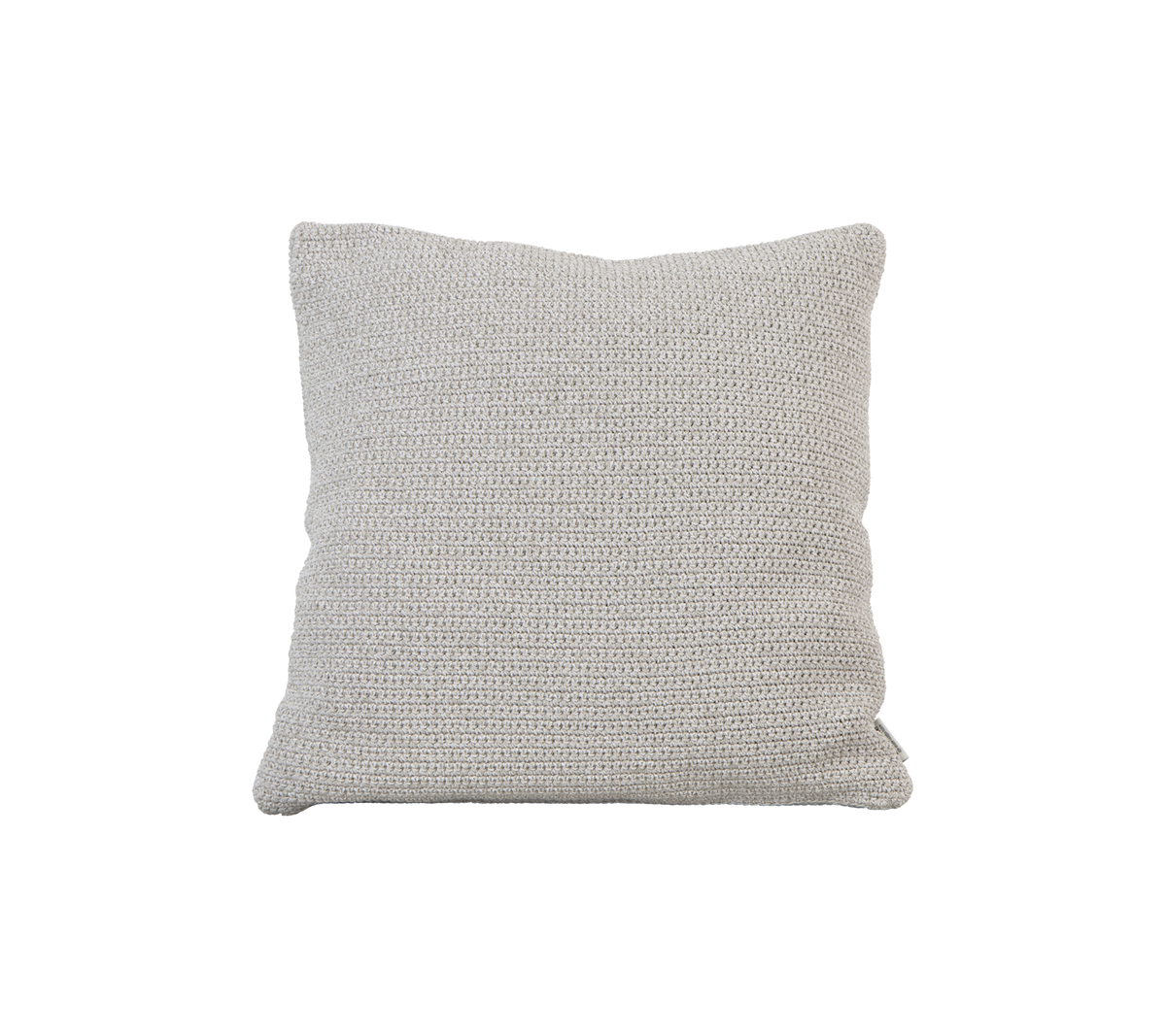 Texturierte quadratische Kissen in einer weichen, neutralen Farbe, perfekt um Komfort und Stil in jeden Raum zu bringen.