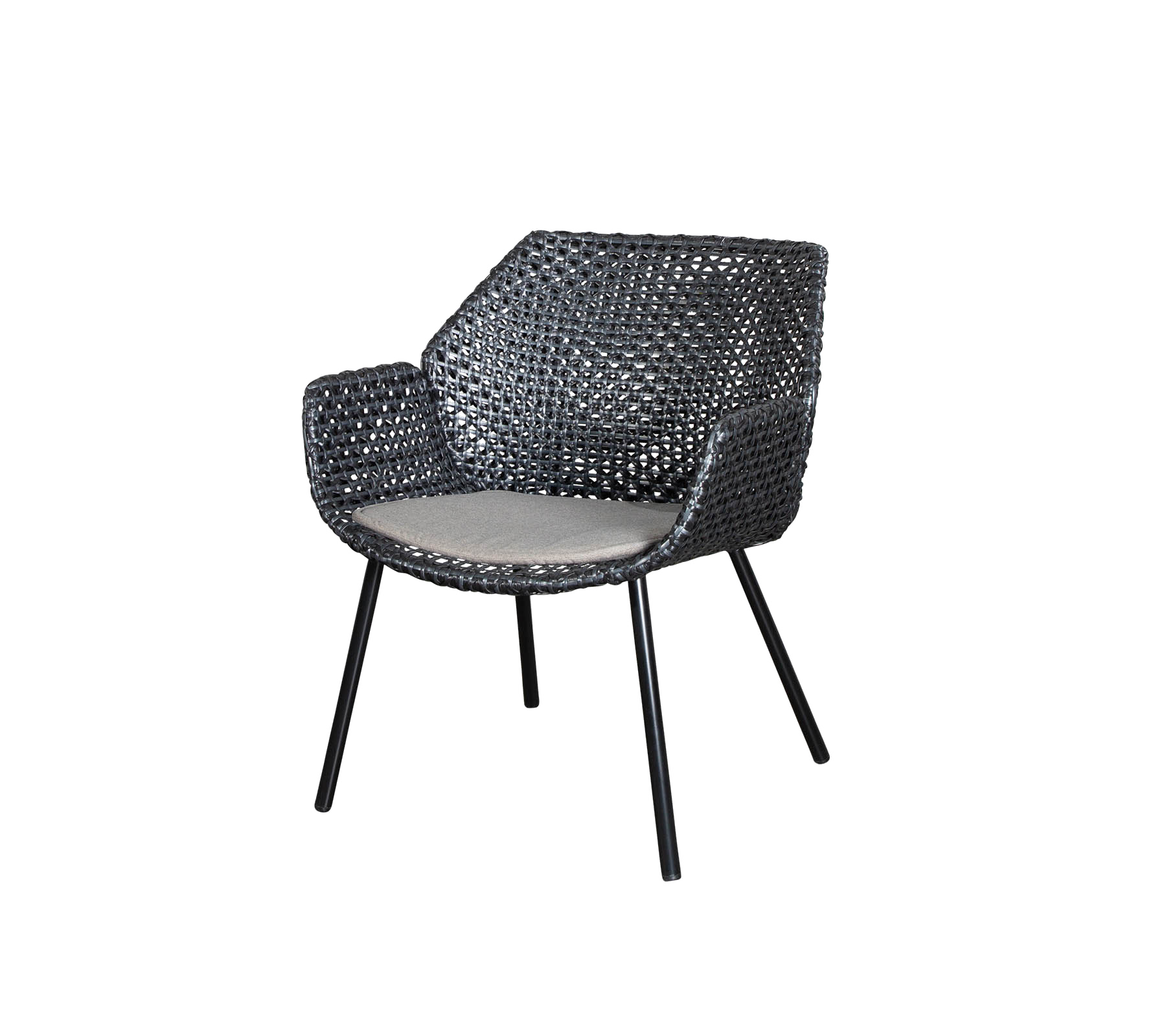 Stylischer gewebter Sessel mit gepolsterter Sitzfläche, ausgestattet mit schlanken Metallbeinen und modernem Design, perfekt für zeitgemäße Umgebungen.