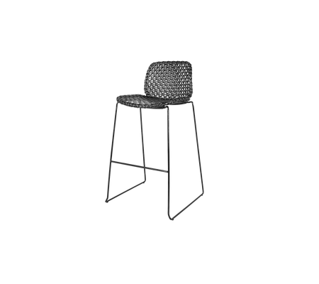 Stilvoller Hochstuhl mit einem geflochtenen Sitz und einem schlanken Metallrahmen, perfekt um modernen Eleganz in jeden Raum zu bringen.