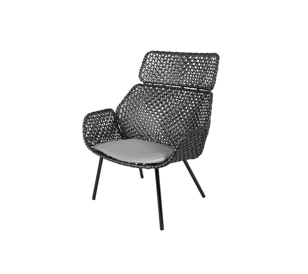 Stylischer Sessel mit einem geflochtenen Design, ausgestattet mit einem plüschigen Sitzkissen und einer modernen Silhouette. Perfekt zur Aufwertung jedes Raumes.