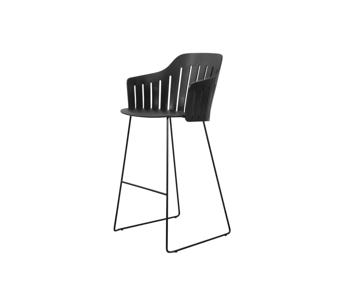Schwarzer Barhocker mit einer gekrümmten Rückenlehne und schlanken Metallbeinen, entworfen für Stil und Komfort.