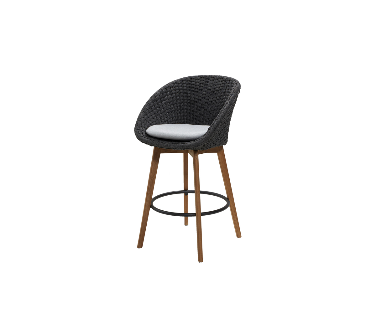 Stylischer Barhocker mit einem gebogenen Sitz aus schwarzem gewebtem Material, ergänzt durch natürliche Holzbeine und ein komfortables Kissen.