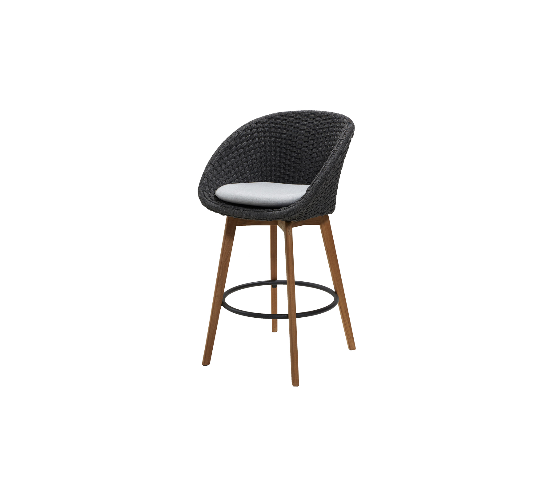 Stylischer Barhocker mit einem gebogenen Sitz aus schwarzem gewebtem Material, ergänzt durch natürliche Holzbeine und ein komfortables Kissen.