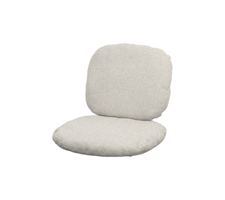 Ein weiches, beige Kissen mit einer abgerundeten Rückenlehne, entworfen für Komfort und lockeres Sitzen. Ideal zum Entspannen oder Relaxen.