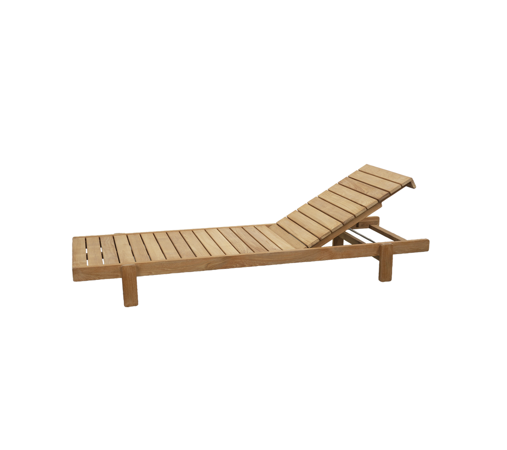 Teak-Lounge-Sessel mit verstellbarer Rückenlehne.