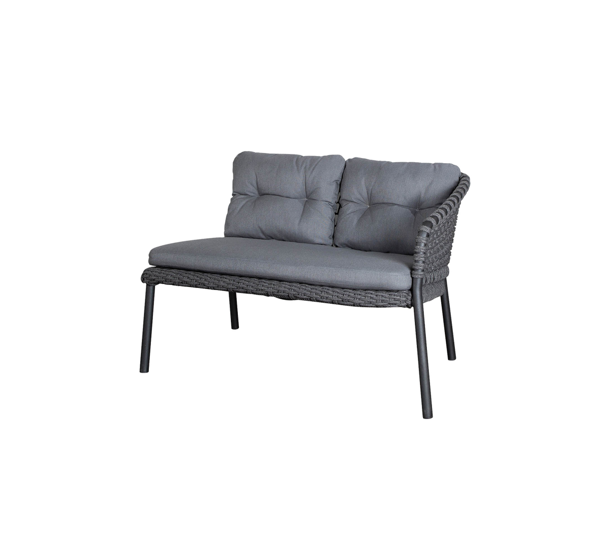 Stylischer Zweisitzer-Sofa mit grauen Kissen und einem gewebten Design, perfekt für Entspannung und Komfort.