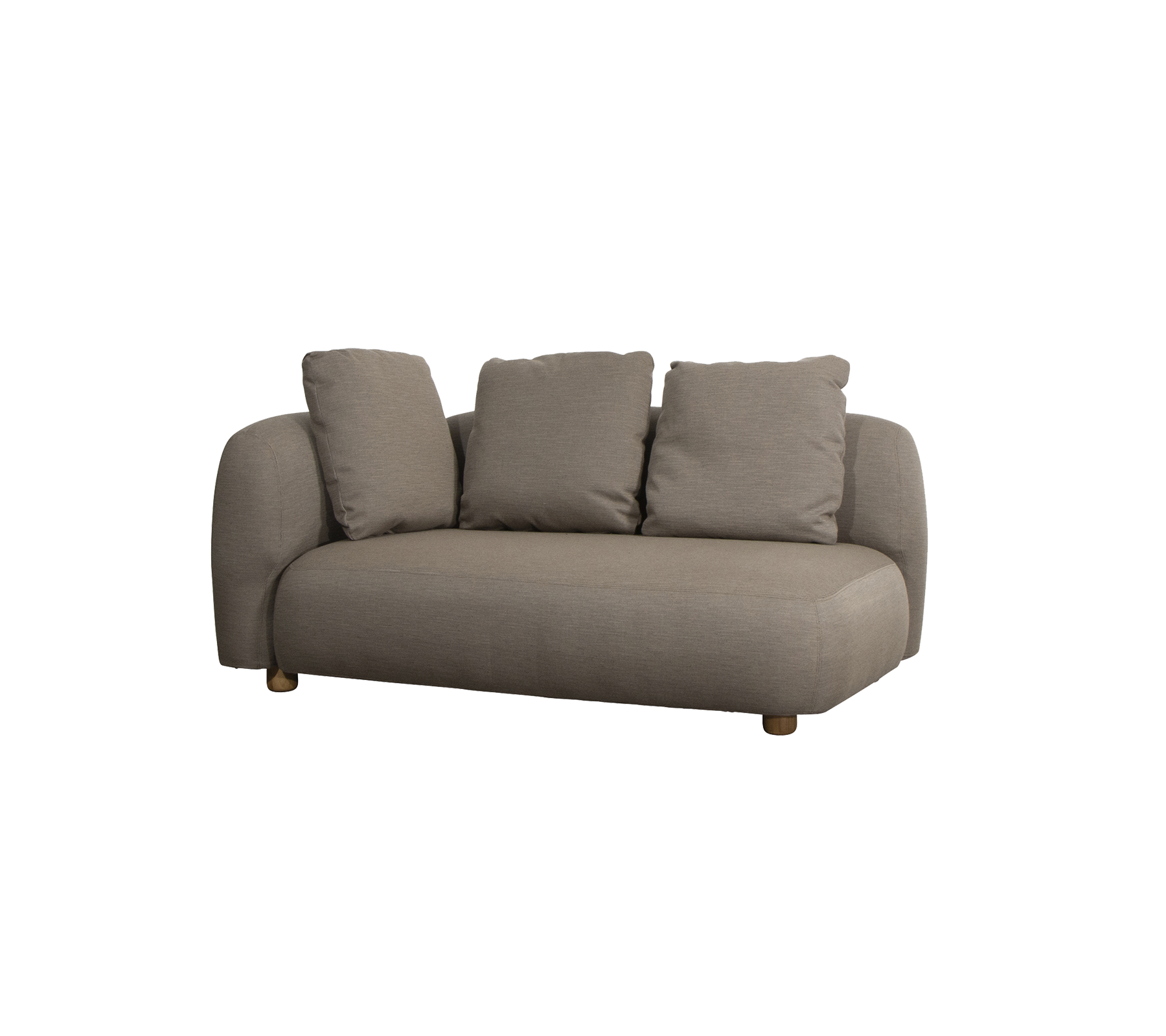 Stylische, moderne Sofa mit drei weichen Kissen und einem sanften Stofffinish, das abgerundete Kanten und Holzbeine aufweist.