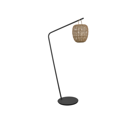 Eine stilvolle Stehlampe mit einem geschwungenen Design und einem gewebten Schirm, perfekt, um Ihrem Raum eine moderne Note zu verleihen.