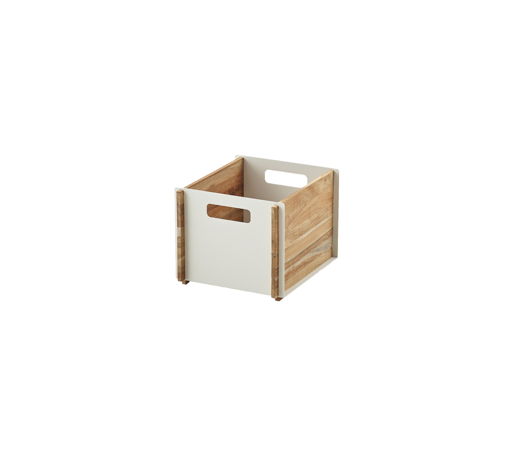 Holzkiste mit einer hellen Frontplatte und natürlichen Holzseiten, ausgestattet mit Ausschnitten für ein einfaches Tragen.