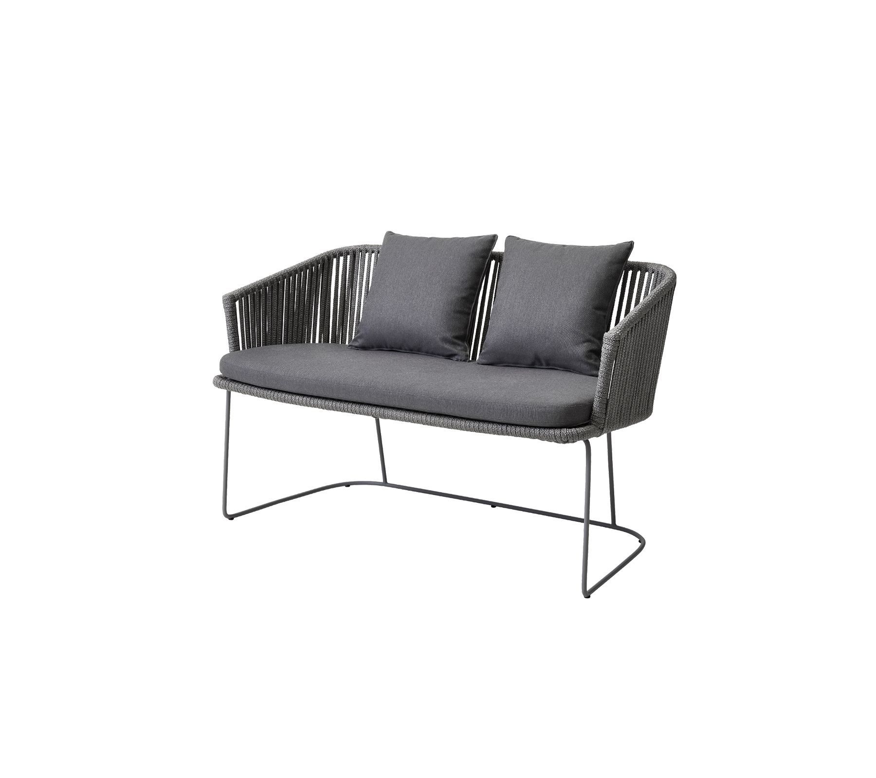 Stilvolles Zweisitzer-Sofa mit modernem Design, das einen schlanken Rahmen und weiche Kissen in einer eleganten grauen Farbe bietet.
