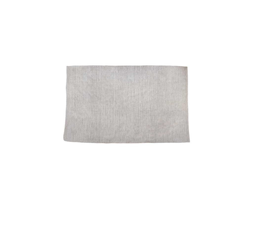 Sand mehrfarbiges Produkt auf einem einfarbigen Hintergrund angezeigt.