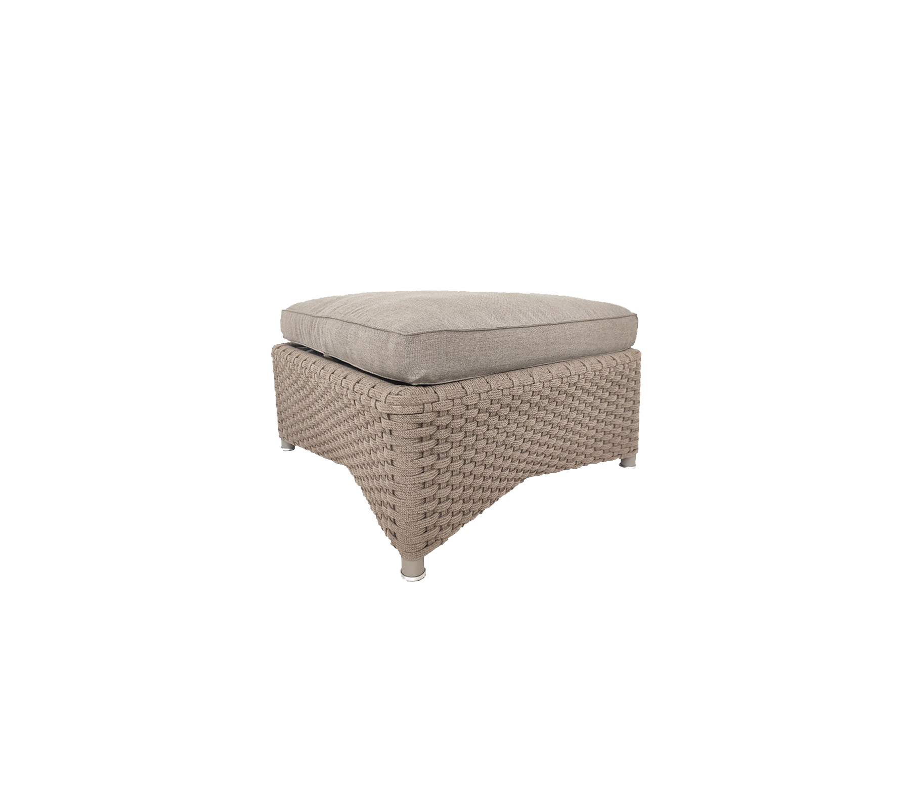 Helle beige gewebter Fußhocker mit gepolsterter Oberseite, der ein strukturiertes Design und eine robuste Basis für zusätzlichen Komfort und Stil bietet.
