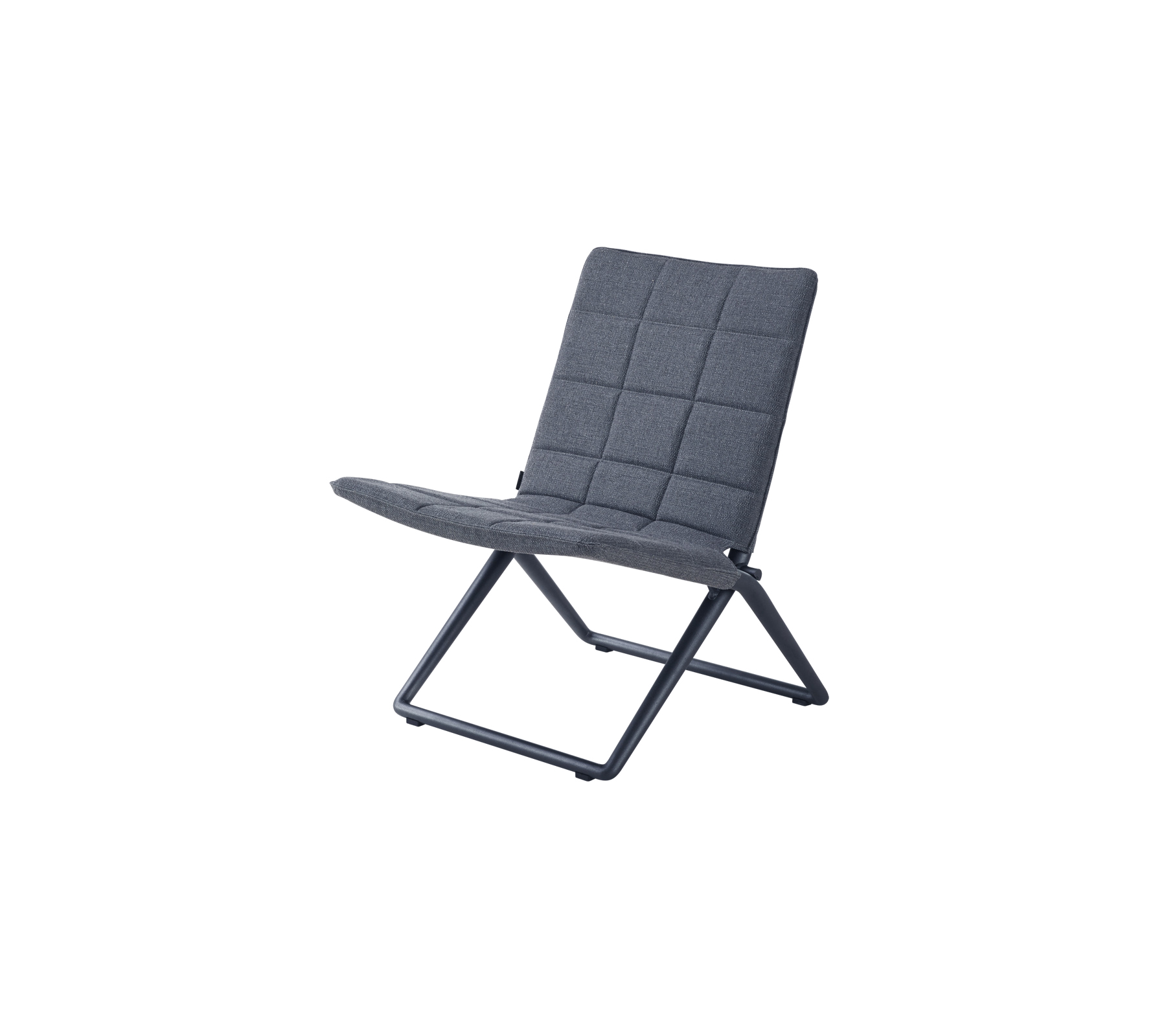 Stylischer und moderner Klappstuhl mit gepolsterter Sitzfläche und Rückenlehne, ausgestattet mit einem Gittermuster und einem stabilen Rahmen. Ideal für vielseitige Sitzmöglichkeiten.