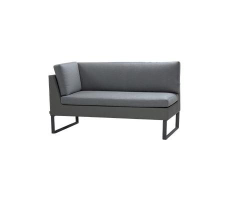 Grau zwei-Sitzer Sofa mit einfachen Linien und modernem Design, ausgestattet mit gepolsterten Sitzen und einem schlanken Metallrahmen.
