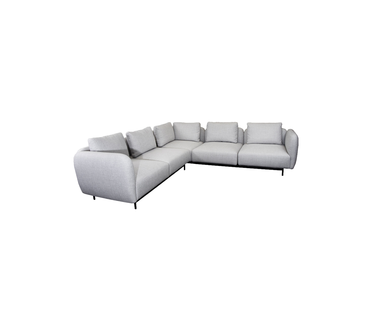 L-förmiges graues Ecksofa mit plüschigen Kissen, das klare Linien und ein minimalistisches Design für moderne Dekoration bietet.