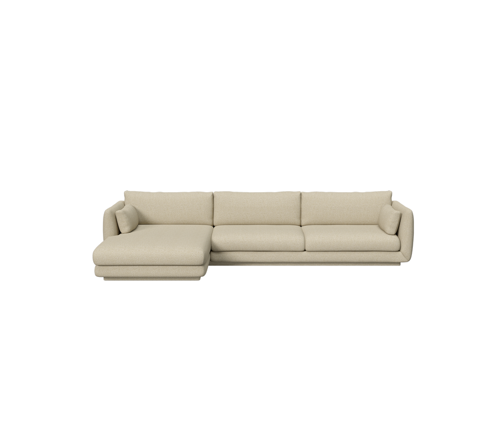 Hellbraune moderne Couch mit einem Chaise-Longue-Bereich in einem großzügigen Lounge-Setting.