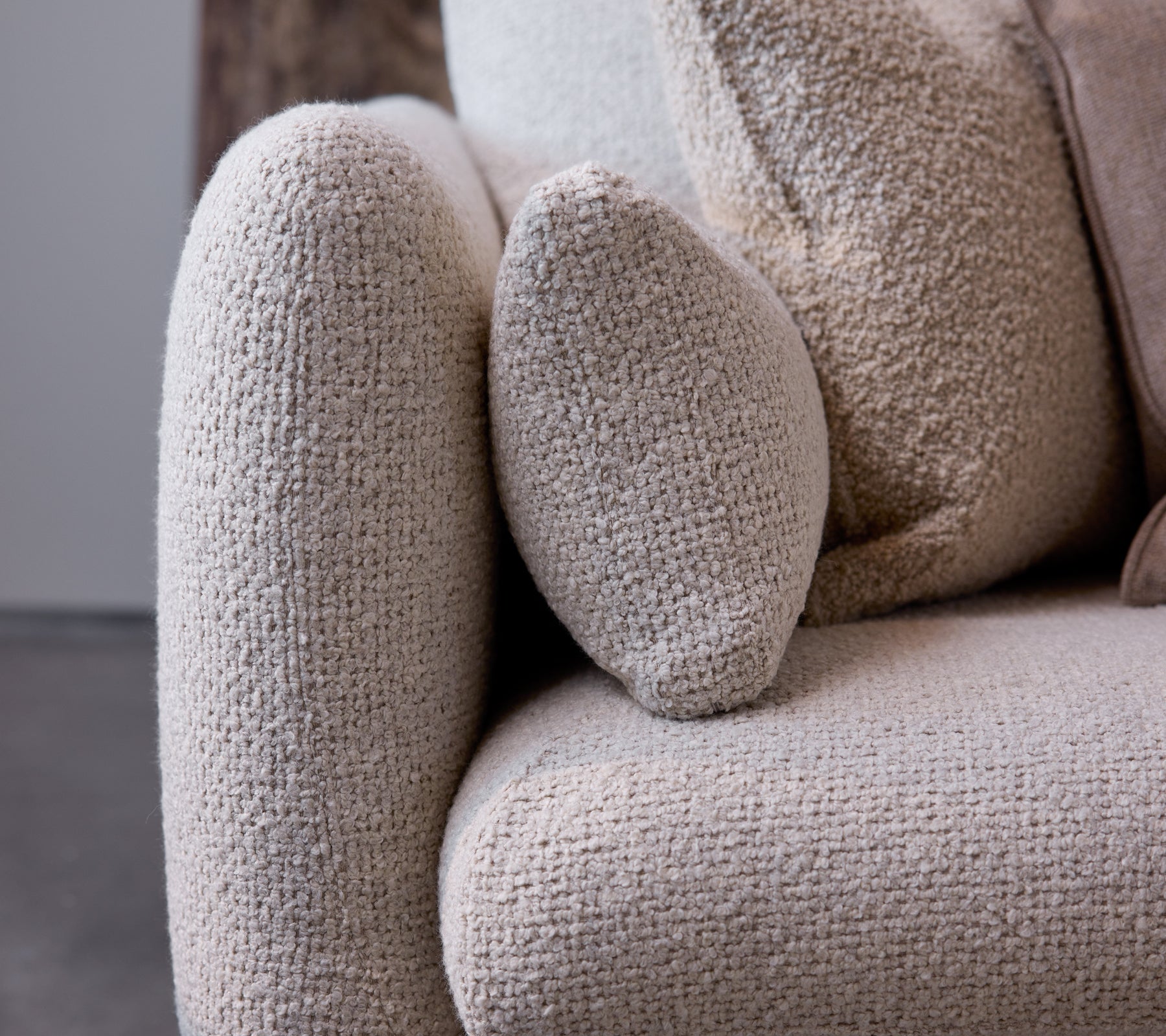 Bloom 2-seater sofa w/teak legs