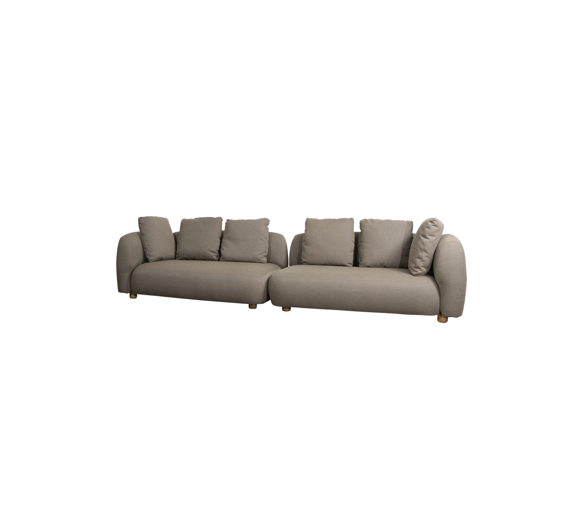Moderne L-förmiges Sofa in einem neutralen Farbton, mit weichen Kissen und abgerundeten Armlehnen, ideal für bequemes Sitzen.