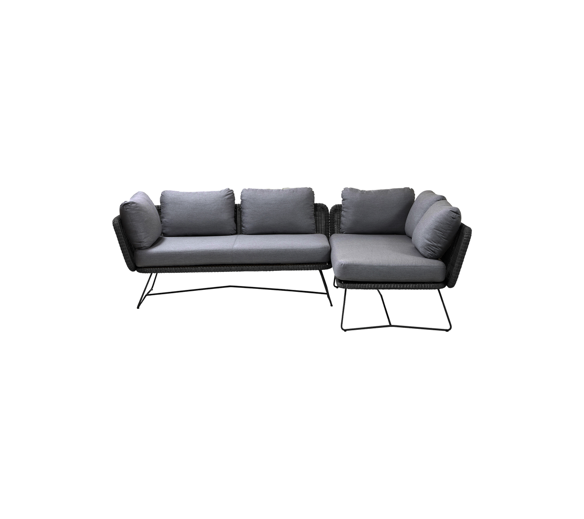 Stylische schwarzrahmige Wohnlandschaft mit plüschigen grauen Kissen, die über ein modernes Design verfügt, das für verschiedene Räume geeignet ist.