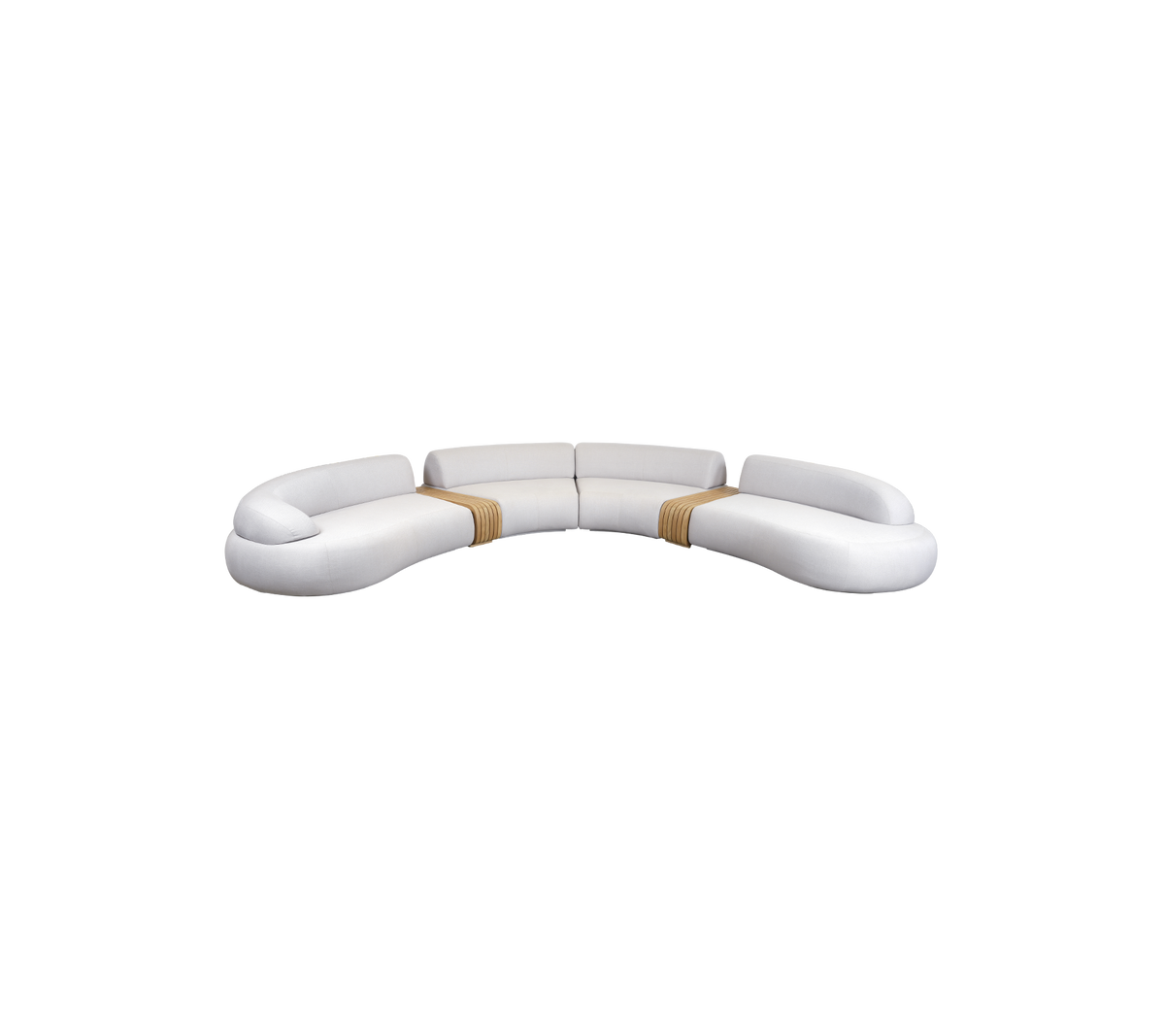 Gekrüfte weiße Couch mit sanften Linien und Holzakzenten, entworfen für Komfort und modernes Design. Ideal für jeden Wohnbereich.